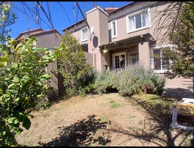 2 BEDROOM TOWNHOUSE FOR SALE IN HALFWAY GARDENS